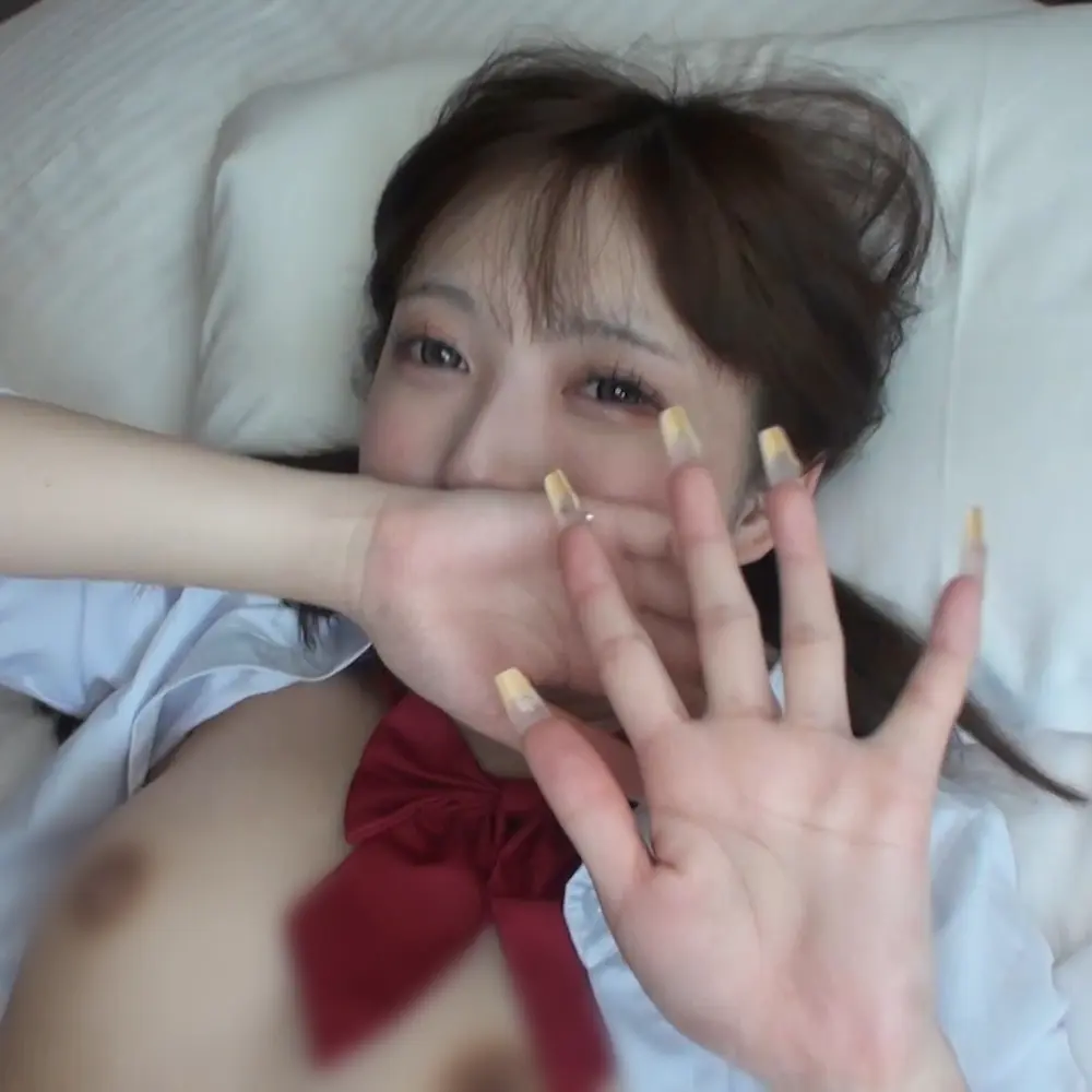 FC2-PPV-4691660 独占販売6/13迄990pt　【初撮】 18歳女.大.生カワ後輩　「ケイケンがないから…」って先輩の指導に従う　巨根の激ピストンで一変！！先輩の愛液が中で暴発妊娠