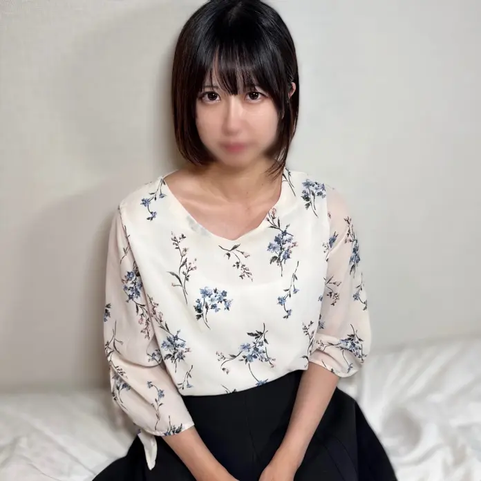 FC2-PPV-4729305 これぞ従順！【大量中出し】 幸薄犬顔の可愛いオンナノコは性格も従順。イチャ、羞恥、フェラ、好きなように遊ばれて、いっぱいキス。最後は溢れるくらいの中出し。一緒にシャワー。※特典あり