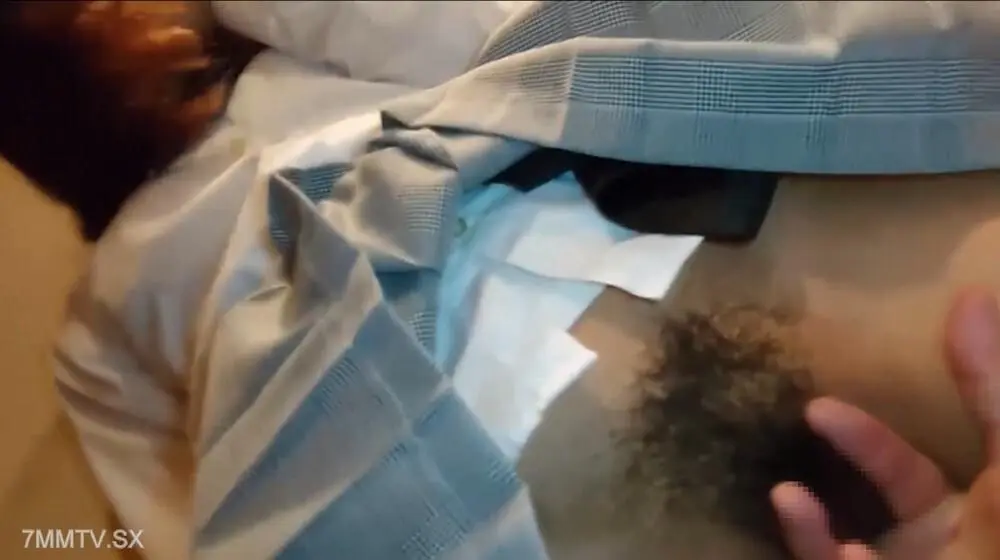 FC2-PPV-4600042 奇聞趣事帶有細長的刷毛和小胸