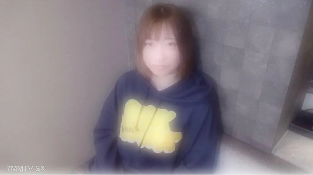 FC2-PPV-4224538 【不】第一槍！首次亮相！當天真的女孩脫掉衣服時，纖細的粉紅色乳頭是如此色情，以至於她在嘴裡射精，最後以傳教士姿勢中出。 *可用評論獎金