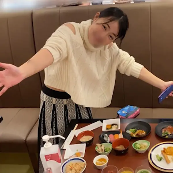 FC2-PPV-4353757 【顔出し】 【NTR・中出し】旦那からDVを受けてるであろう人妻の誘いに乗ったら、他人棒で女の凄い部分が炸裂してました。