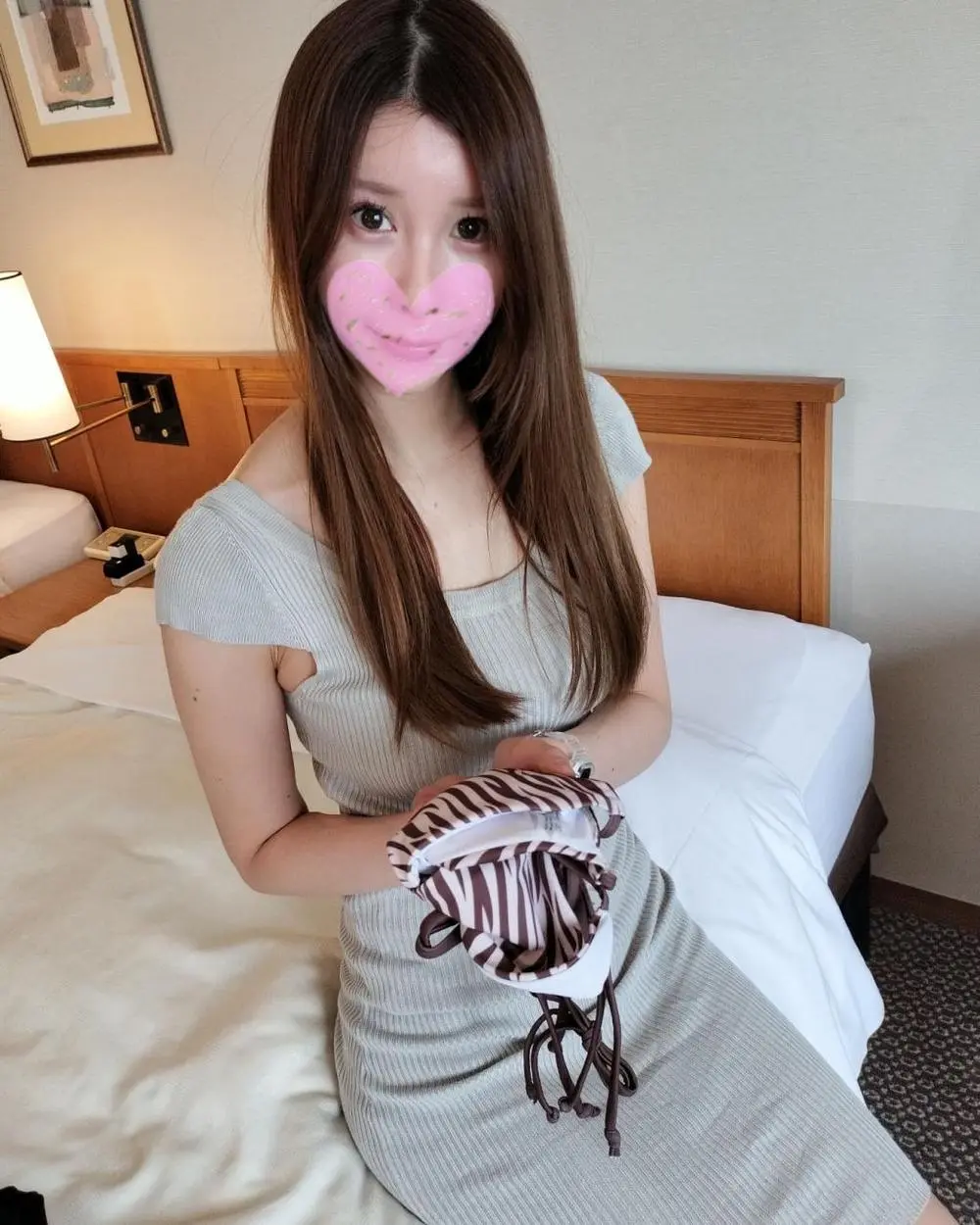 FC2-PPV-4413971 独占販売★某有名メーカー単体デビュー前の貴重な作品【無修正】 現〇レースクイーンが緊張MAXの超鳥肌に！！ここまで反応してくれるともうエロ暴走が止まりません★ゆりあ(29歳)身長169c