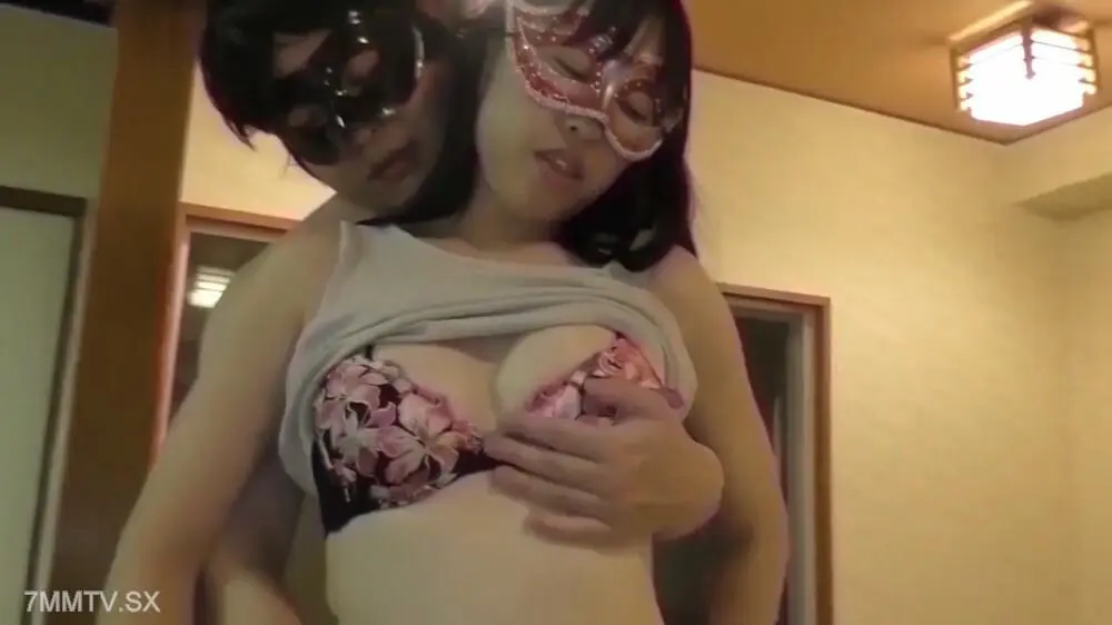 FC2-PPV-3879811 【個人拍攝/中出】放高利貸送來的失意熟女老婆，為了最喜歡的主持人的生日，不惜犧牲自己的身體，但她似乎也很愛屌！ ！