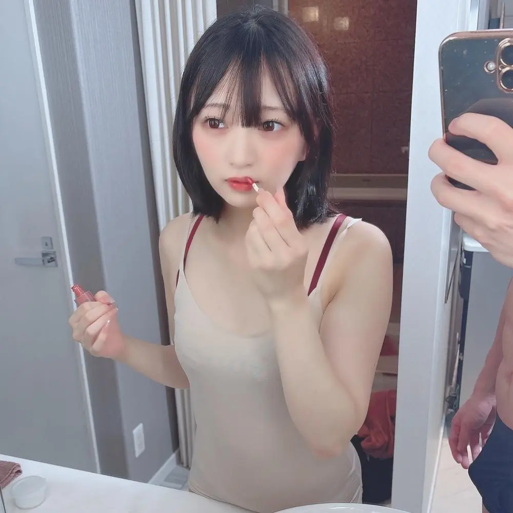 FC2-PPV-4817186 【豪華４発射】 清純派地下アイドルのデビュー直前。多忙な時期に一足先に聖なる夜のクリスマス中出しパーティーをしてきた。