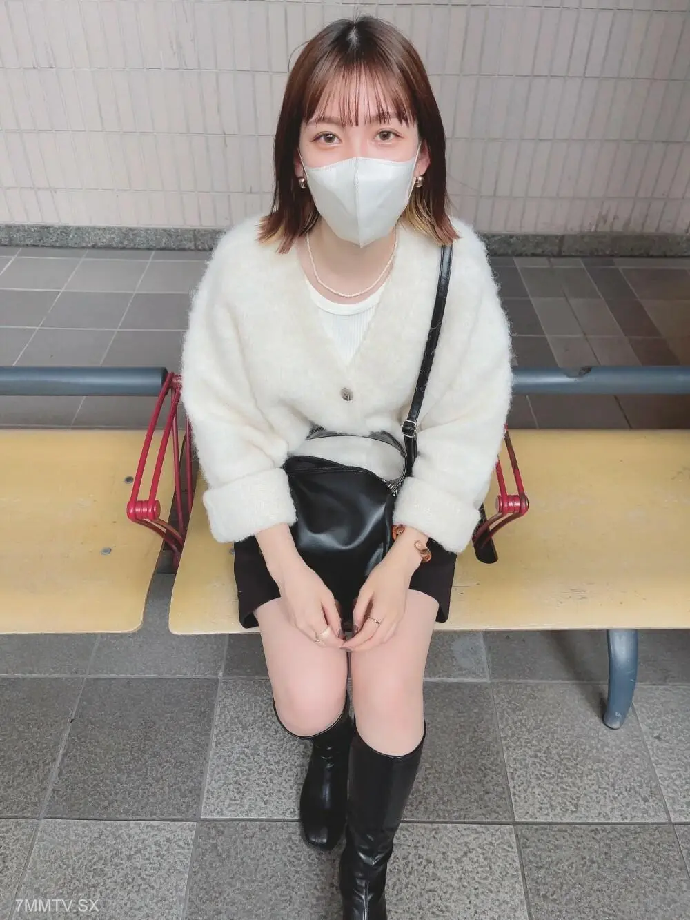 FC2-PPV-3142685 経験人数ではなく、SEXの回数が２回という信じられない可愛い女の子！！世の中、まだまだこんな女性がいるんですね、そんな彼女にタップリ中出しした一部始終！！