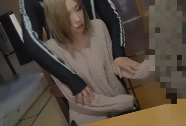 FC2-PPV-3162905 【個人】 派手で美脚な帝王切開妻。旦那に売られ他人棒を奉仕、生膣を***中出しされる。
