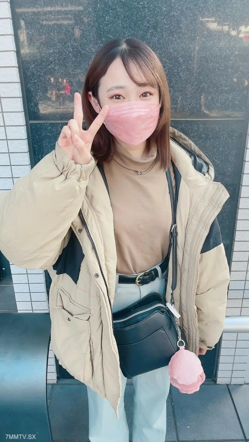 FC2-PPV-3195247 初撮り！！素人美人と車フェラのはずが、挿入してしまいました！！可愛い顔とエロすぎるボディラインに車フェラから勢いで挿入しちゃいます。顔出し、生ハメ、中出し