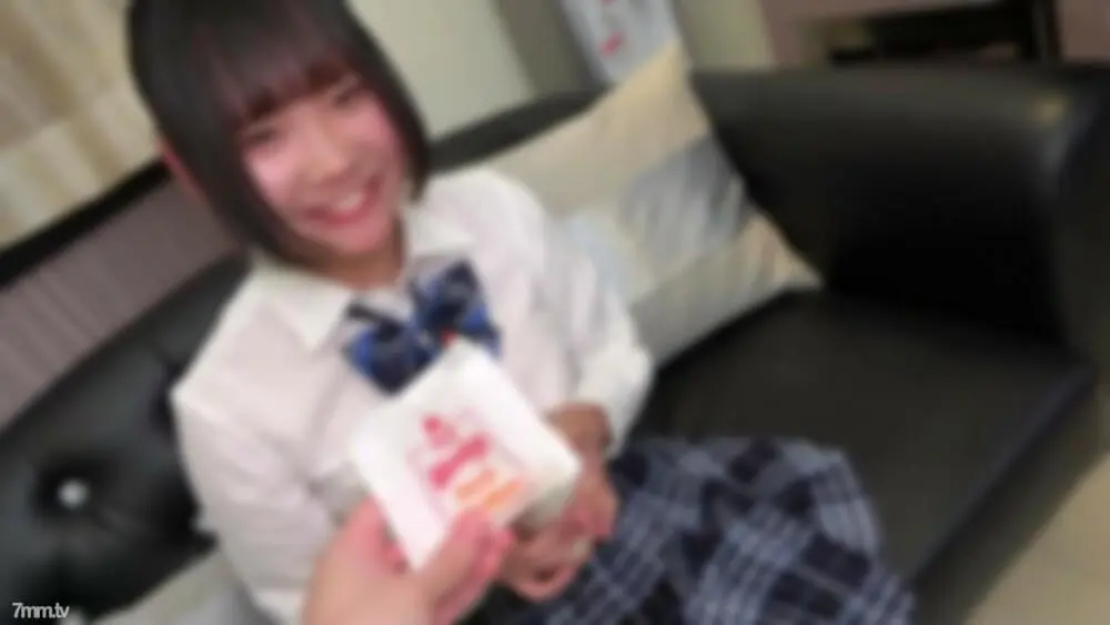 FC2-PPV-3117128 ファストフード店でナンパした笑顔が可愛い10代現2年生。幼い顔の美巨乳と制服姿のむっちりな体がスケベすぎる。「中に出して…」なんて言われたら中出しするしかない。
